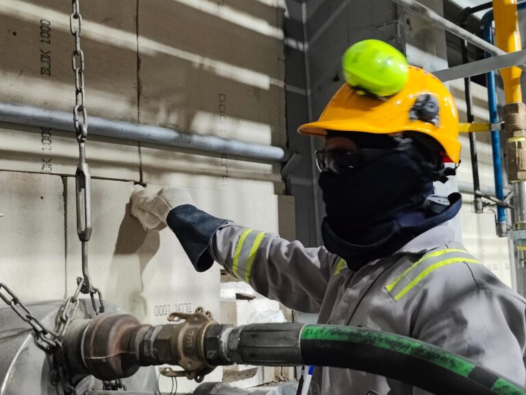 Cuadrilla de SIMECO en una planta industrial